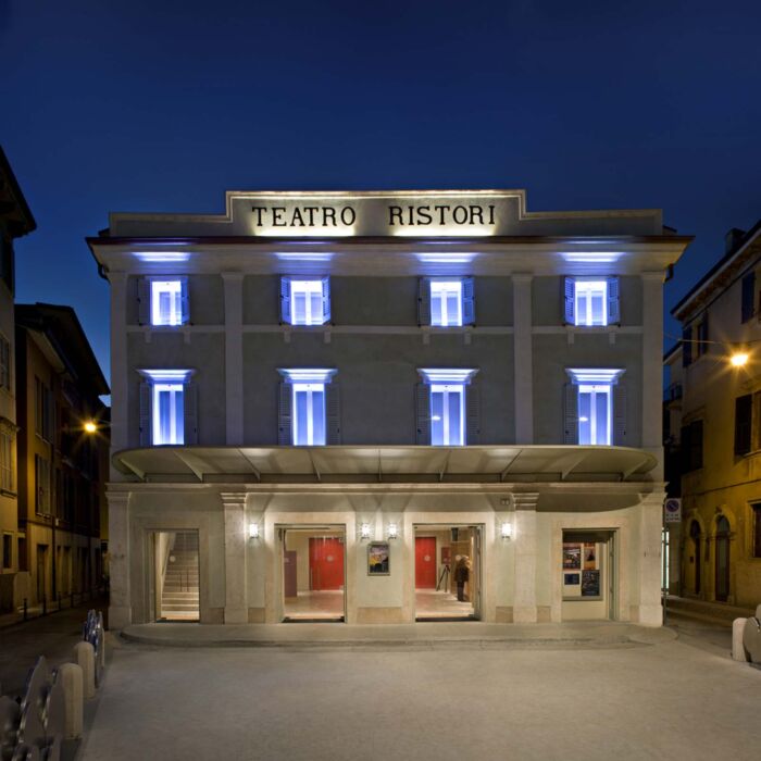 teatro-ristori-esterno