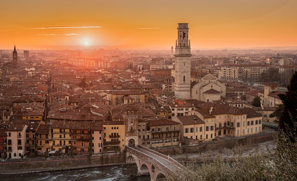 Tre giorni di grande cinema nella terrazza antistante Castel San Pietro con una speciale attenzione ai temi della sostenibilità