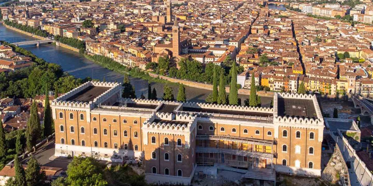 Una veduta dall'alto della città di Verona
