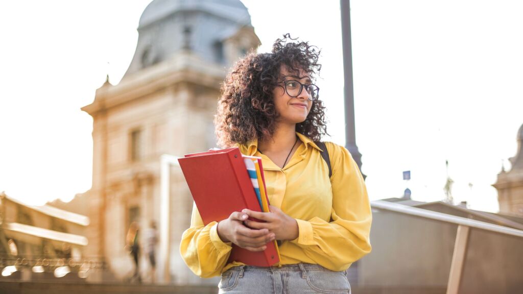 Il bando mette a disposizione 10 borse per studenti di talento: c’è tempo fino al 10 novembre 2023 per presentare la propria domanda e prepararsi a vivere una grande esperienza