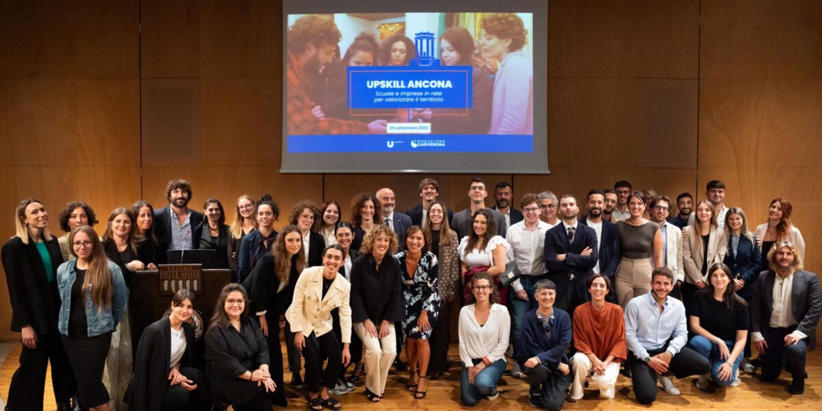 Foto di gruppo al termine dell'evento Upskill di Ancona