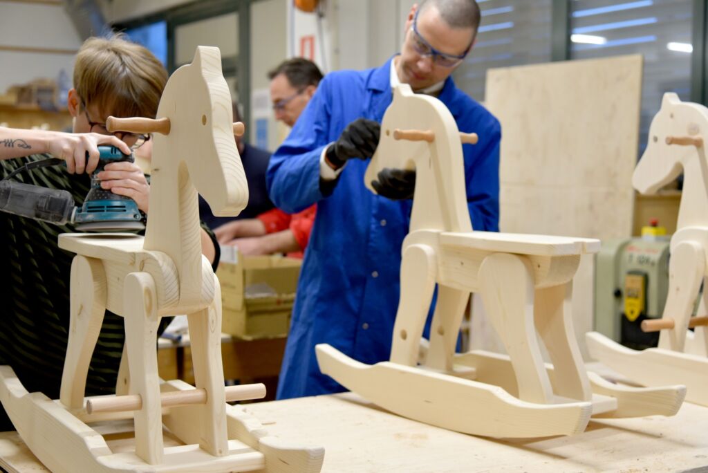 A partire da gennaio, il Centro Consorzi di Sedico (Belluno) organizza una serie di laboratori gratuiti per under 35 dedicati alla lavorazione di questo materiale