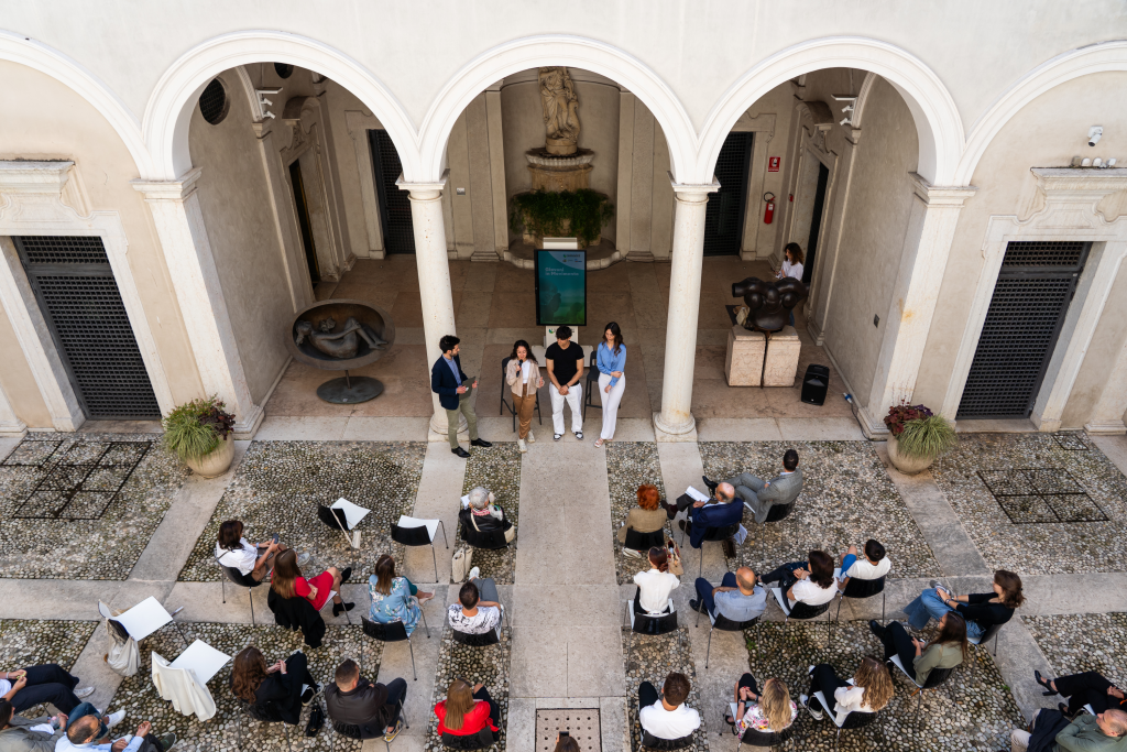 Si è tenuta ieri la cerimonia di consegna delle borse di studio Intercultura che permetteranno a 11 studenti di talento di trascorrere il prossimo anno scolastico in Paesi dell’America Latina, dell’Europa e dell’Asia