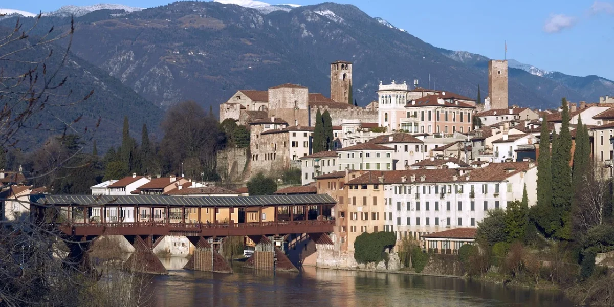 bildings-7837038_1280 Una veduta di Bassano del Grappa