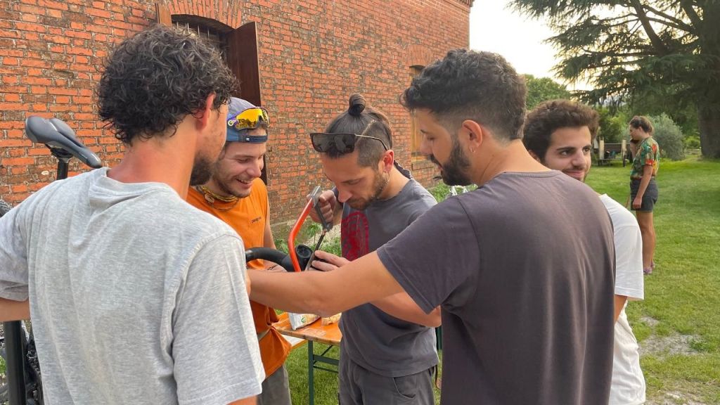 Villa Angaran San Giuseppe, a Bassano del Grappa, diventa il cuore pulsante di un progetto che, grazie alla sinergia tra non-profit e un’ampia rete di imprese, intreccia inclusione, sostenibilità e formazione per i giovani
