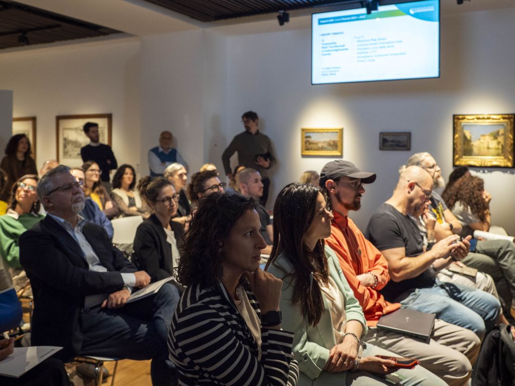 Si è tenuta il 28 maggio, nella sede della Fondazione, la giornata di confronto e riflessione tra enti, scuole, operatori e istituzioni per rileggere l’esperienza dei bandi FORMAT 2021 e 2022. Un laboratorio partecipativo per condividere buone pratiche, criticità e visioni future