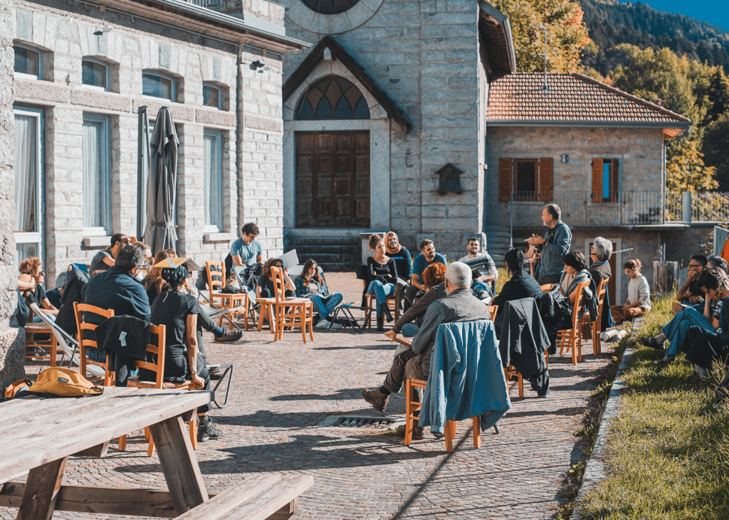 L’attrattività di un territorio dipende dalla presenza di ambienti vivi, accessibili, plurali. Linda Cossa (Avanzi – Sostenibilità per Azioni) ci racconta come la rigenerazione urbana può diventare una leva di sviluppo in grado di costruire fiducia, rafforzare i legami sociali e aprire nuove opportunità… con i giovani protagonisti