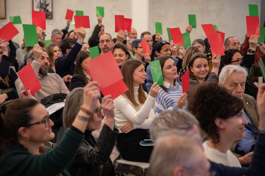 Con Giulio Buciuni, professore di Entrepreneurship & Innovation al Trinity College Dublin, rileggiamo la fuga di talenti: stipendi fermi, modello imprenditoriale in affanno e l’urgenza di una nuova cultura capace di creare lavoro ad alto valore aggiunto
