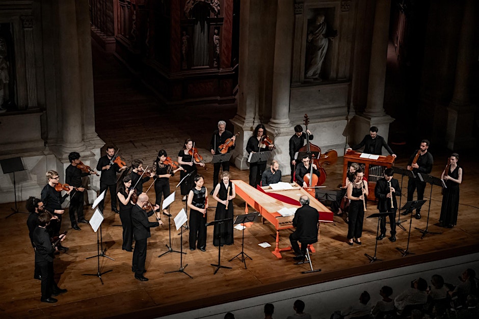 Dal 19 al 21 dicembre, tre concerti di musica sacra e virtuosismo a Feltre, Verona e Vicenza con l’orchestra di giovani talenti su strumenti originali diretta da Andrea Marcon, sostenuta dal mecenatismo in Art Bonus di Fondazione Cariverona